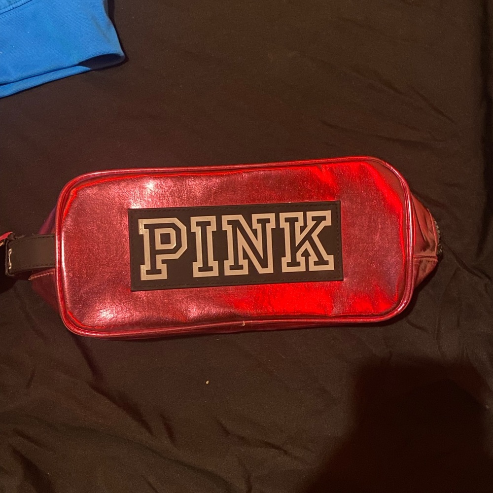 Victoria’s Secret pink hand bag